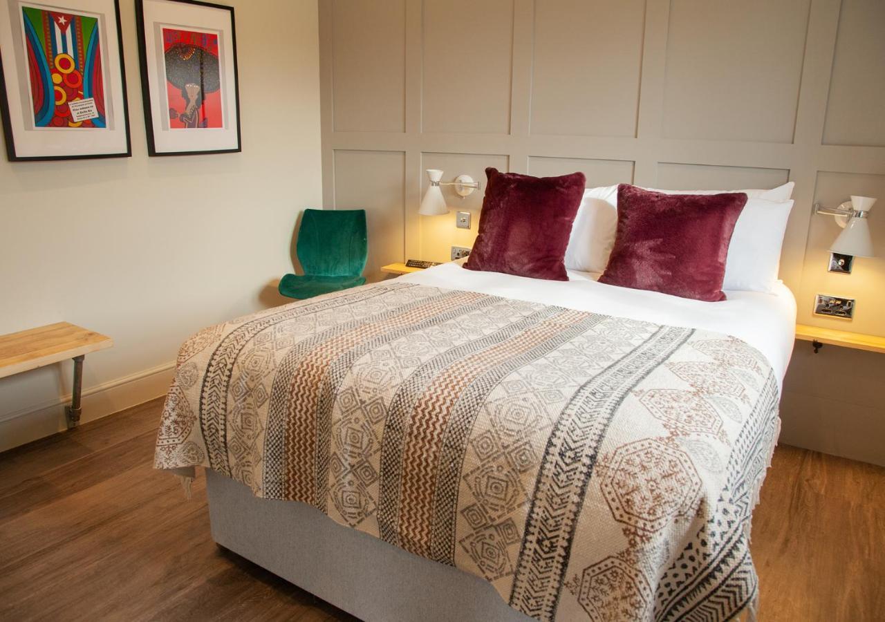 The Kings Arms Hotel Malmesbury Room photo