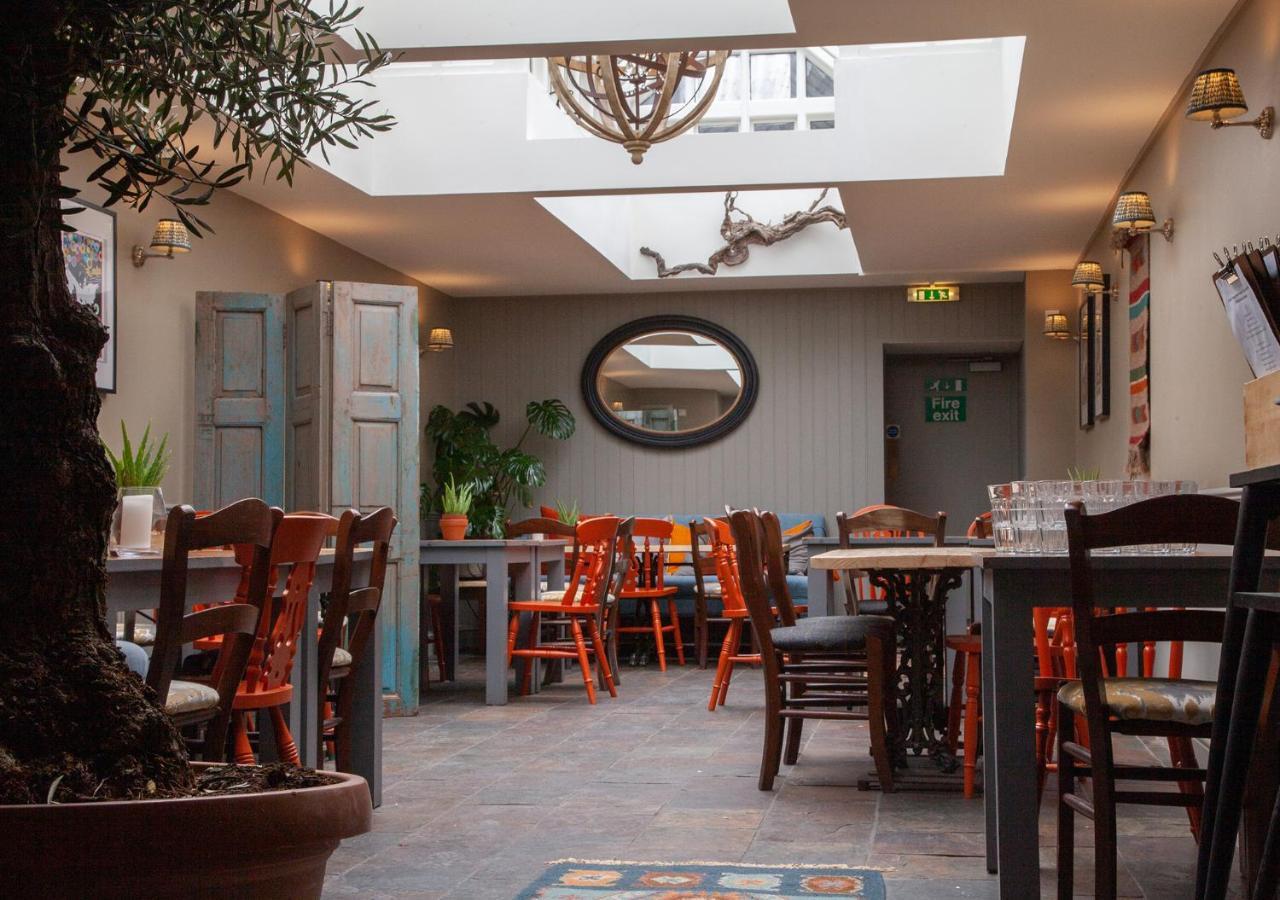 The Kings Arms Hotel Malmesbury Exterior photo