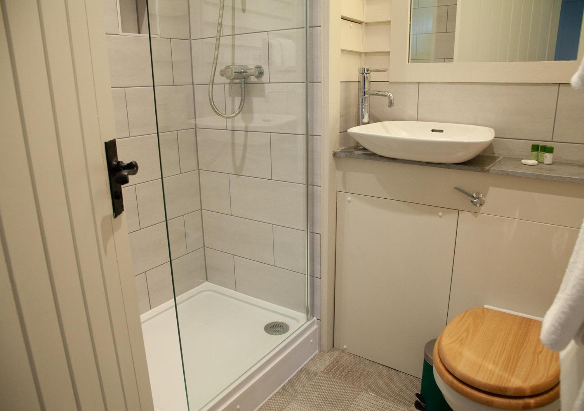 The Kings Arms Hotel Malmesbury Room photo